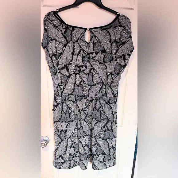 Maurices Monochrome Butterfly Pattern Tie Waist Dress Plus Size 0 - Picture 3 of 3